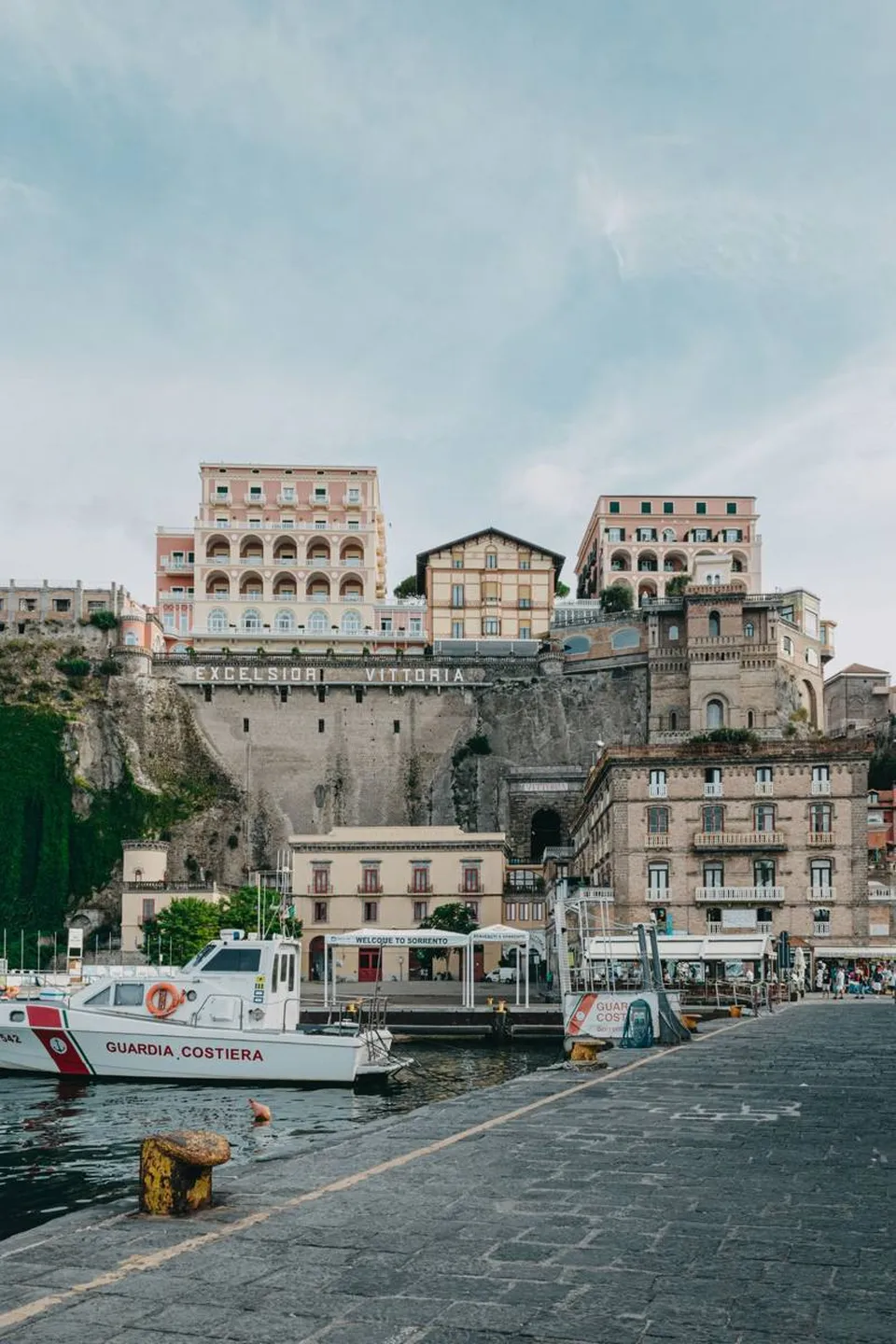Sorrento — Piazza Tasso et la Villa Comunale : espace et respiration